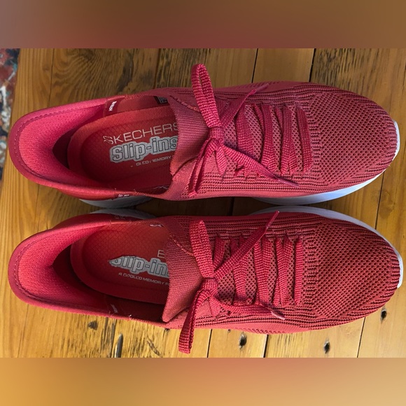 Women’s Red Skechers slip-ins, size 8.5. Worn just once or twice. - Picture 4 of 13